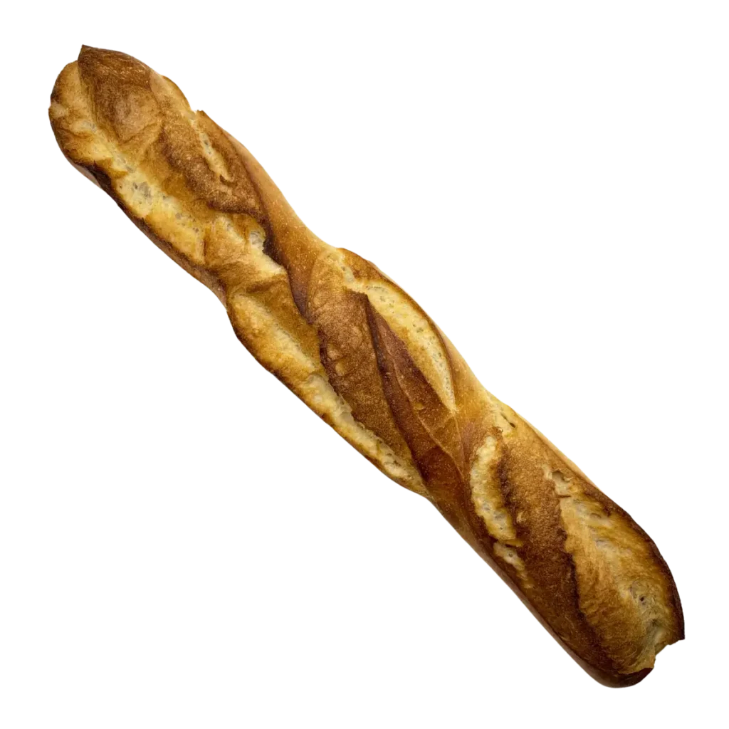 Ein einzelnes, goldbraunes französisches Baguette der Bäckerei Wiesender mit einer knusprigen Kruste und diagonalen Schlitzen auf der Oberseite, isoliert auf weißem Hintergrund.
