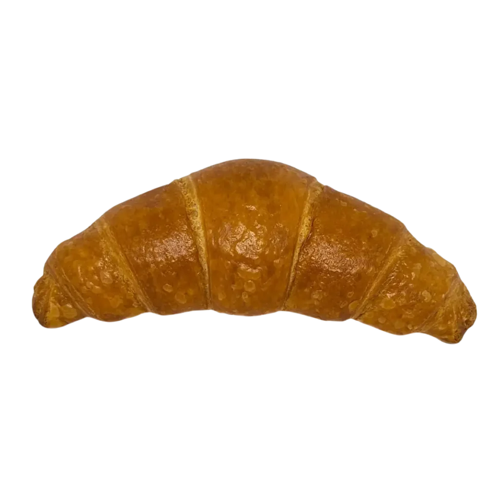 Ein goldbraunes Croissant mit einer flockigen, knusprigen Außenseite, frisch gebacken in der Naturbackstube in Freising, auf weißem Hintergrund.