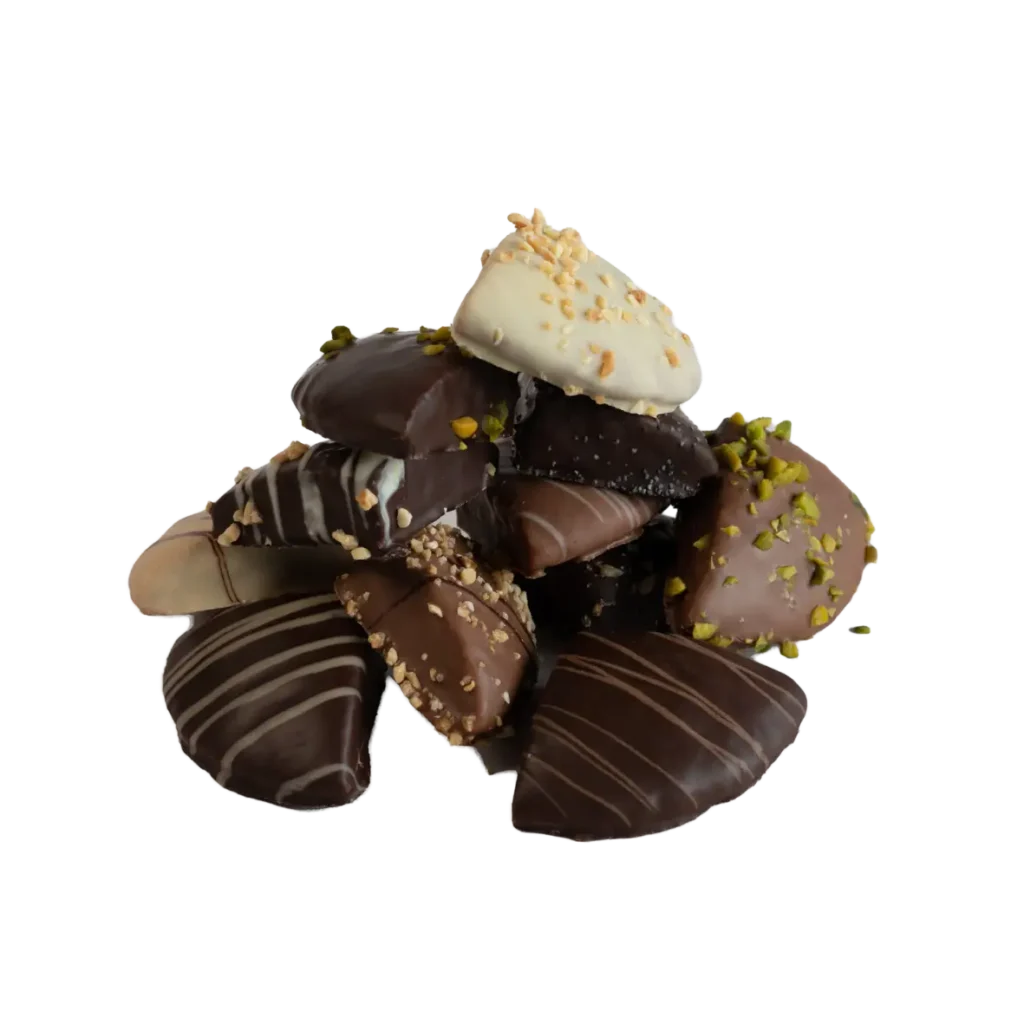 Ein Stapel verschiedener schokoladenüberzogener Lebkuchen der Bäckerei Wiesender, bestreut mit gehackten Nüssen und Pistazien, mit weißer, Vollmilch- und Zartbitterschokolade überzogen - ein köstlicher Genuss aus Paffenhofen, Freising und Moosburg.