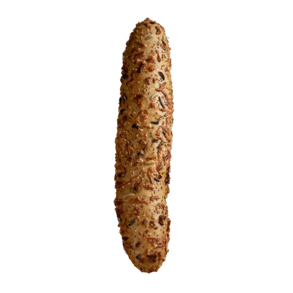 Ein Mehrkorn-Vollkorn-Baguette der Naturbackstube, belegt mit verschiedenen Saaten und Körnern, senkrecht auf weißem Grund - mit Sorgfalt hergestellt in Freising und Moosburg.