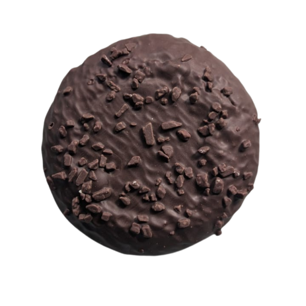 Ein runder, mit dunkler Schokolade überzogener Lebkuchen der Naturbackstube Wiesender, der mit mit Schoko Nipps bestreut ist, vor einem weißen Hintergrund.